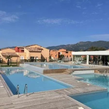 T2 Avec Piscines Dans Hoteliere A Lecci