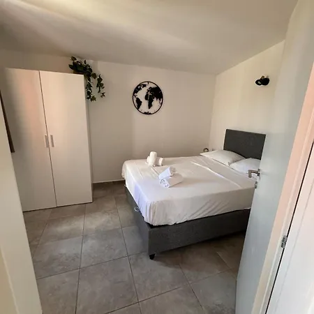 T2 Avec Piscines Dans Hoteliere A Lecci